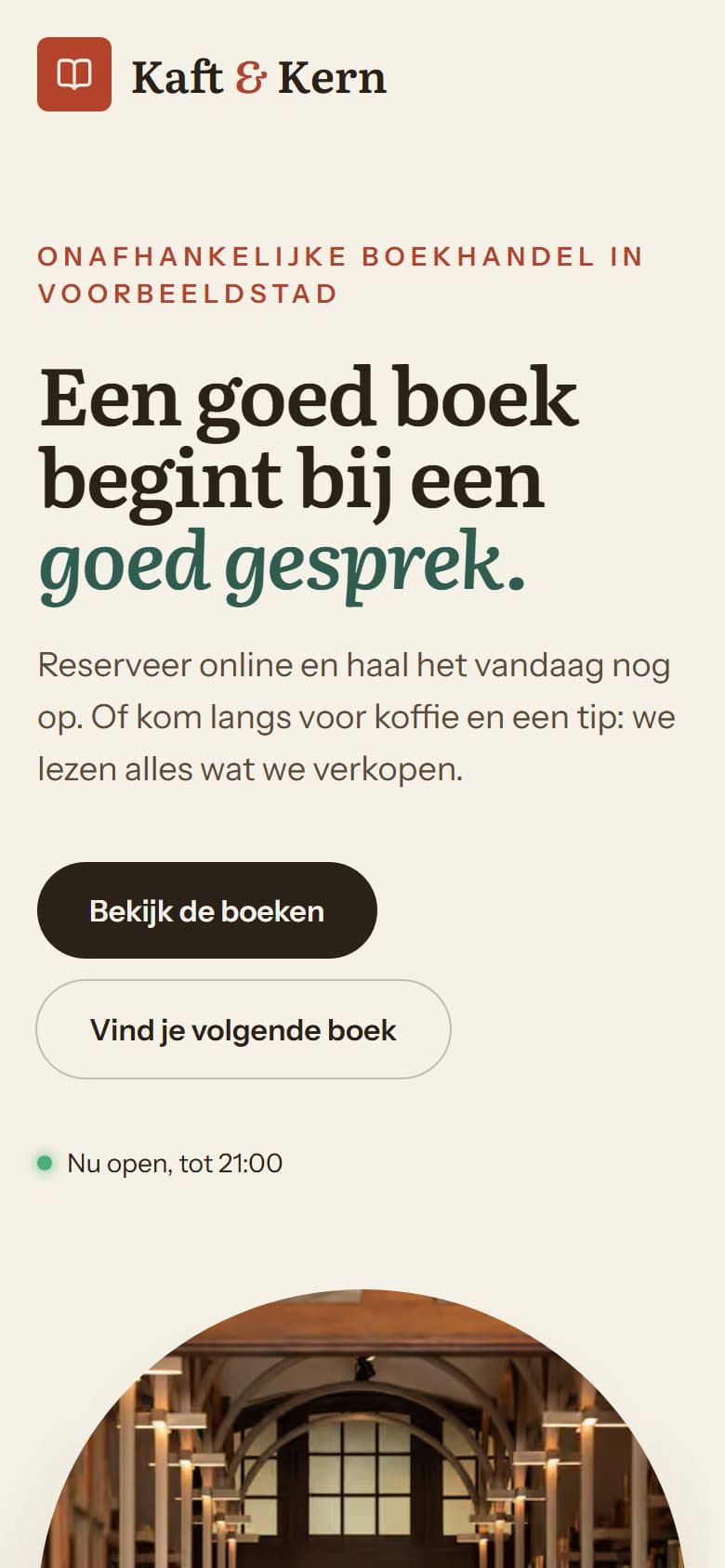 Voorbeeldwebsite Boekhandel Kaft & Kern op een telefoon